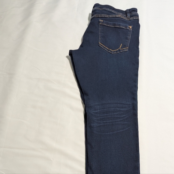 Classic INC Skinny Leg Regular Fit Women's Blue Jeans w/ Stretch - Picture 2 of 10